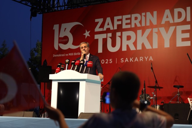 “O gece dünya, inananların vatan uğruna neler yapabileceğini izledi”